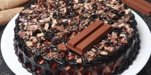 Special KitKat Cake