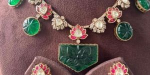 Women Carved Stone Necklace Set with Lovely Earrings