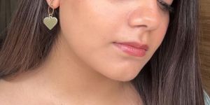 Women Golden Mini Hoop with Flat Heart Drop Earrings