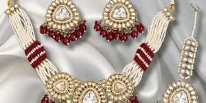 Women Velvet Ruby Kundan Pearl Chokar Set