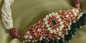 Women Kundan Jewellery Set