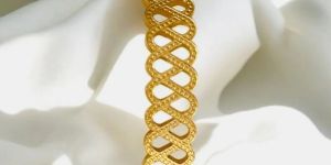 Twist Anti-Tarnish Womens Bracelet