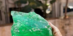 Green Glossy Quartz Lumps