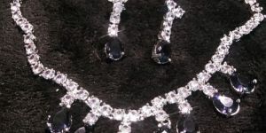 Pear Shaped Blue Stone Solitaire Diamond Necklace Set