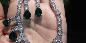 Pear Shaped Green Stone Solitaire Diamond Necklace Set