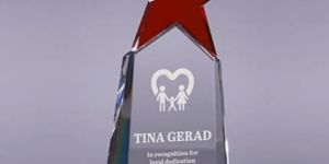 Red Crystal Star Trophy