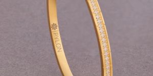 Torque Womens Golden Bracelet