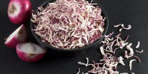 DEHYDRATED PINK ONION FLAKES