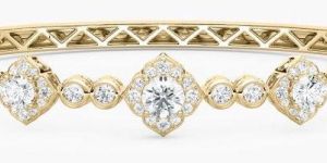 ROUND DIAMOND FRAMED Womens BANGLE BRACELET