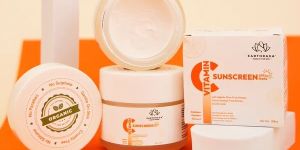 Earthraga Vitamin C Sunscreen Spf 50 Matte 100gm