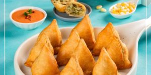 FROZEN PIZZA CHEESE SAMOSA