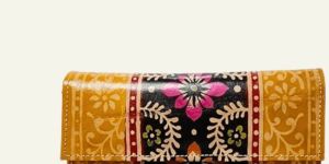 chitrahar shantiniketan genuine leather batik purse