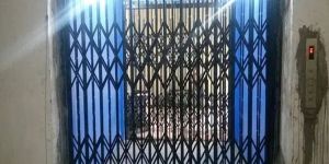 Iron Center Opening Passenger Elevator Collapsible Door