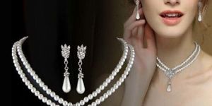 Ladies Party Wear Pearl Necklace Set