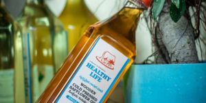 Wooden Cold Pressed Safflower Oil