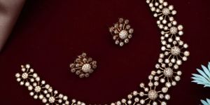 Women Diamond Look Star Flower Necklace Set - White