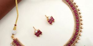 Women Gold Tone Square Kemp Pearl Necklace Set - Red