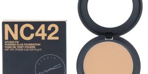 Mac NC42 Powder Plus Foundation