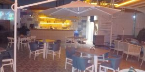 Side Pole Garden Umbrella