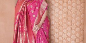 9776 Bright Magenta Jari Work Weaving Banarasi Soft Silk Saree