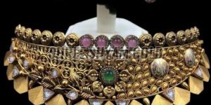 Unique Design Kundan Studded Gold Necklace Set