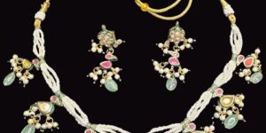 Kundan Bird Shape Pendant with Pearl Strings Choker Set