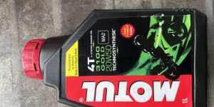 Motul Engine Oil