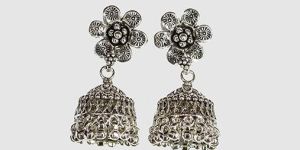 Dazy Mandla Women Jhumka Earrings