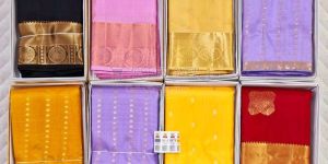 Weaving Pure Handloom Silk Sarees