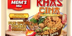 Moms Mie Five-Spices Chicken Noodles Hot & Spicy