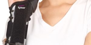 WRIST SPLINT WITH THUMB