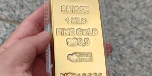 Rectangular 999.9% Suisse Gold Bar