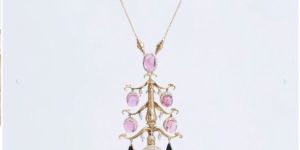 Heritage Statement Gold Pendant Necklace