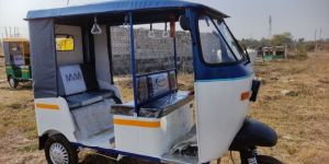 mvm bolt xi e rickshaw