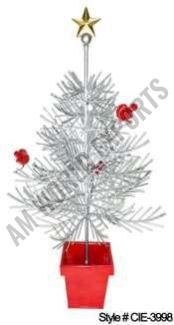 Star Topped Cardinal Christmas Tree