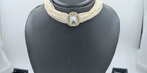 Simple Kundan & Pearl Choker Set