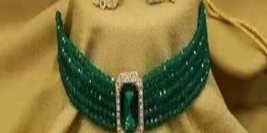 Stylish Green Crystal & Pearl Choker Set