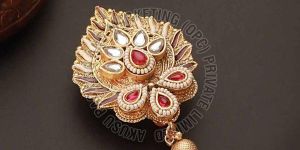 Traditional Kundan Work Saree Brooch