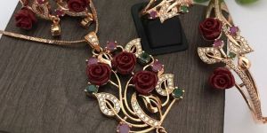 Red Stone Pendant Set