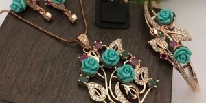 Sky Blue Stone Pendant Set