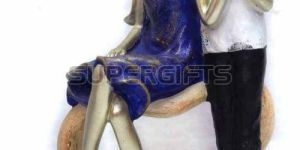 Romantic Hugging Couple Statue Human Figurines