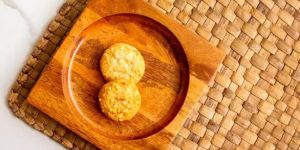 square mango wood plate