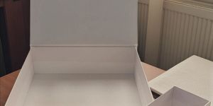 Rigid Magnetic Box with Handle