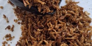 Dehydrated Fried Coated Onions Red