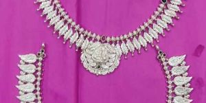 Minimalist Silver Necklace