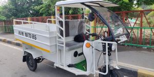 White E-Rickshaw Loader