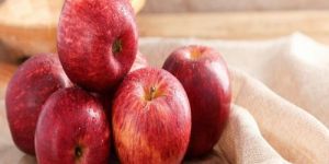 a Grade Fresh Kashmiri Apple