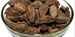 a grade dry black cardamom