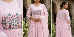 Women Mul Cotton Embroidered Kurta Set