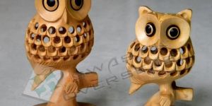 WOODEN OWL STATUE UNDERCUT